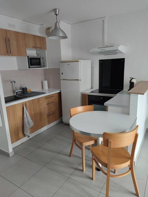 Appartement Charmant 2 Pieces A Aubenas 2Etoiles Extérieur photo